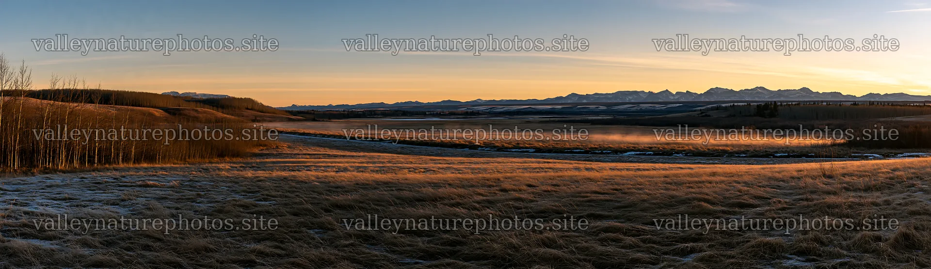 Frosty meadow at sunrise with mountains in the background – nature photography 14762x4268