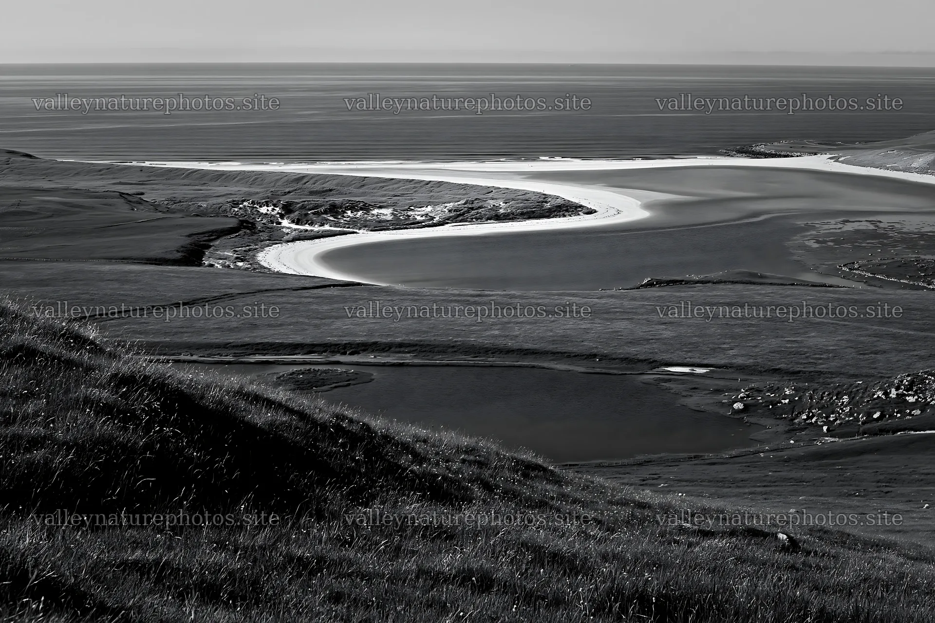 Machair beach meadow with curves and coastal view – nature photography 9722x6480