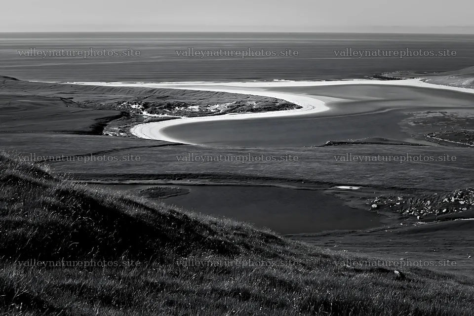 Machair beach meadow with curves and coastal view – nature photography 9722x6480