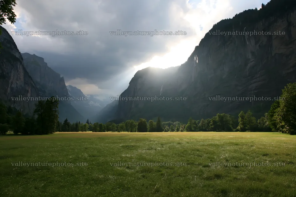 Lauterbrunnen Valley meadow light rays create a scenic view – nature photography 9722x6480