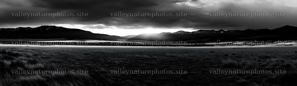 Meadow with mountain view and sunrays at dusk – nature photography 14762x4268