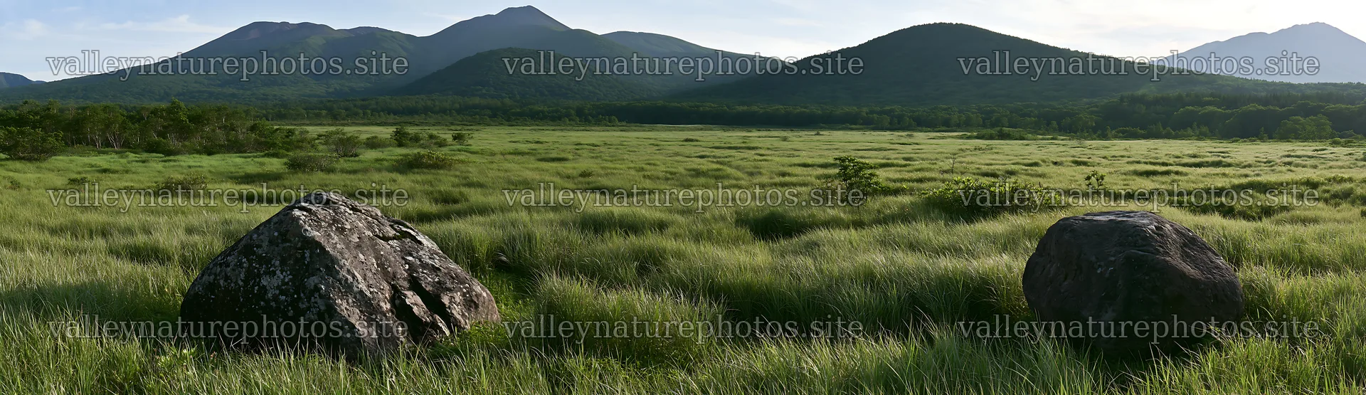 Aomori meadow with boulders and distant mountains in daylight – nature photography 14762x4268