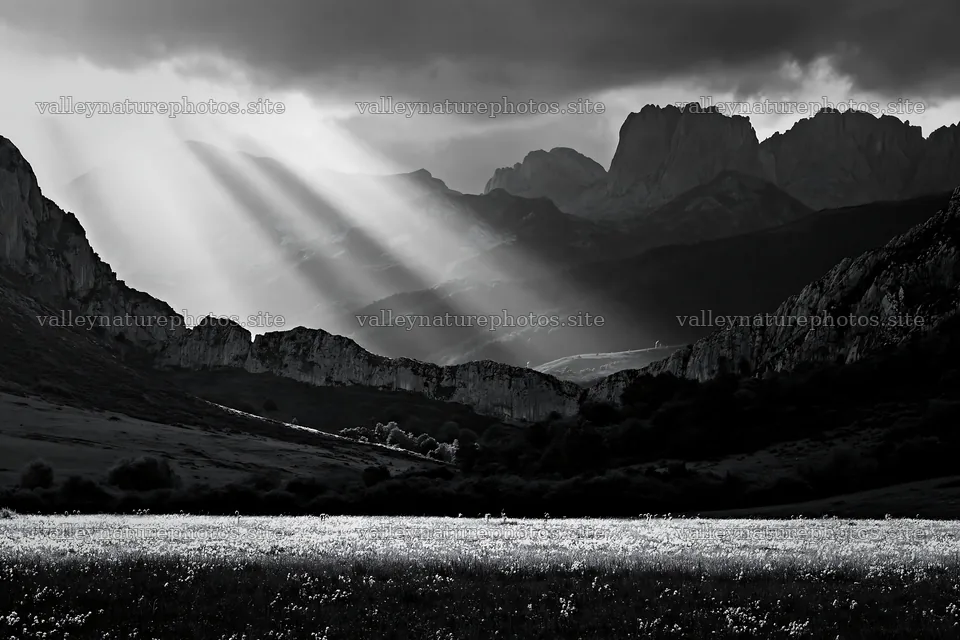 Sunrays shining on Picos de Europa meadow – nature photography 9722x6480